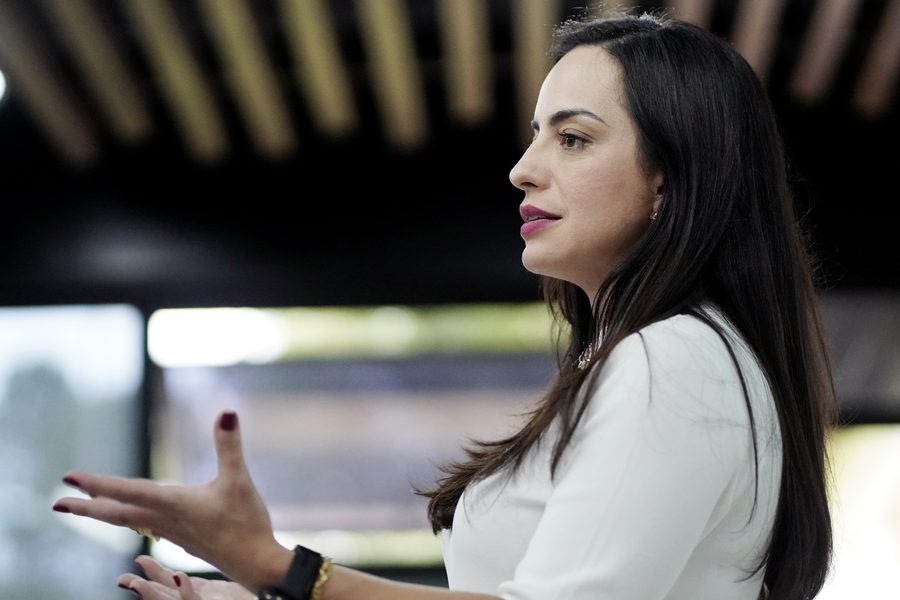 Stefania Visibelli em uma palestra